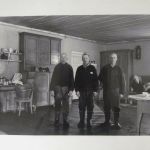 707 4302 PHOTOGRAPH